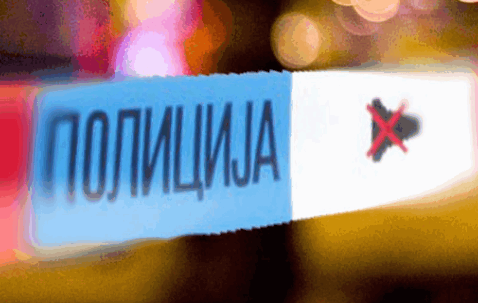 Drama kod <span style='color:red;'><b>Karađorđe</b></span>vog parka! Čoveka udario auto dok je pretrčavao ulicu, bez svesti leži na sred ulice